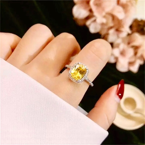Brilliant Yellow Gold Topaz Diamond Statement Ring - Picture 6 of 7